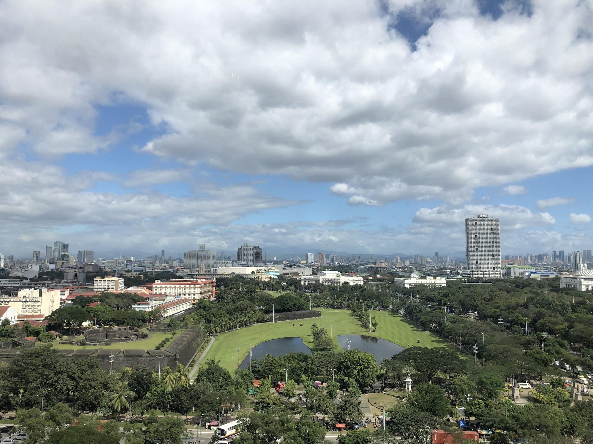 The Manila Hotel Екстериор снимка View of the park from the observation tower