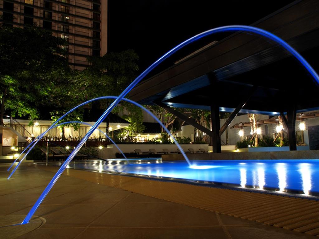 The Manila Hotel Екстериор снимка Fountain at the pool